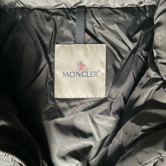 Authentic MONCLER Black Peplum Goose Down
Diamond Quilted Puffer Jacket Size 0 - Picture 6 of 13